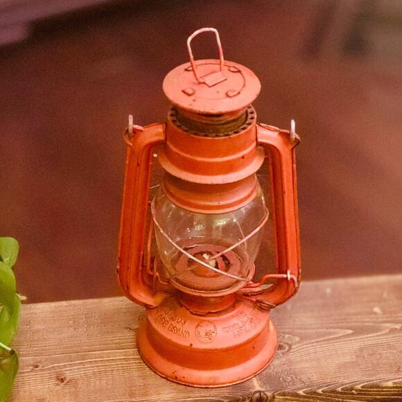 Vintage Kerosene Lantern Globe no. 303,  The World Light Made in Hong Kong - Picture 1 of 2